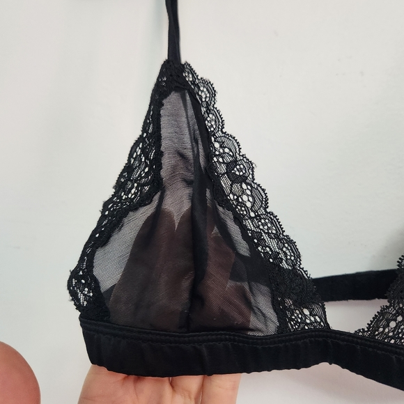 GUESS Black Lace Sheer Bra - Picture 7 of 7